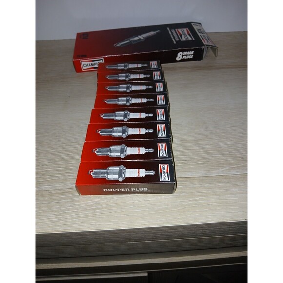 Champion 874 RL82C Small Engine Spark Plugs Pack of 4 New In Box 1992 Vintage - Picture 3 of 16